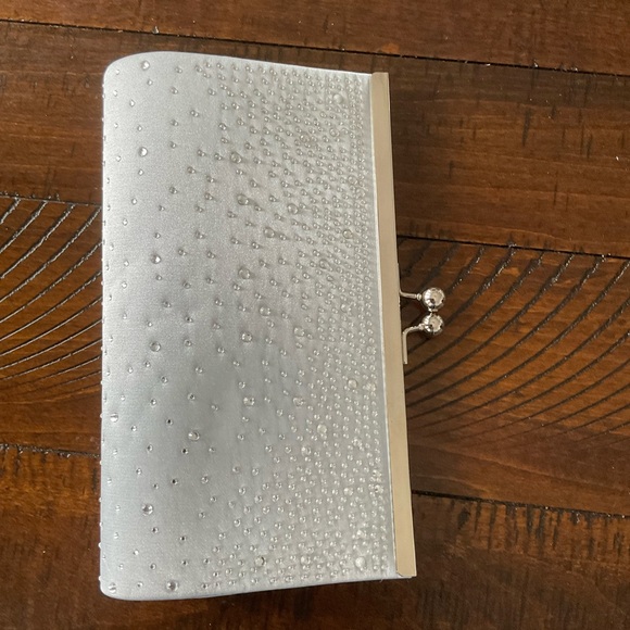 Formal clutch purse silver long chain in or out - Picture 1 of 3